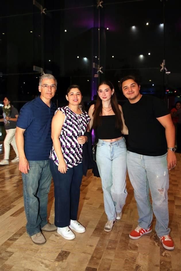 Pablo Cantú, Mirna Cantú, Lorena Flores y Pablo Cantú