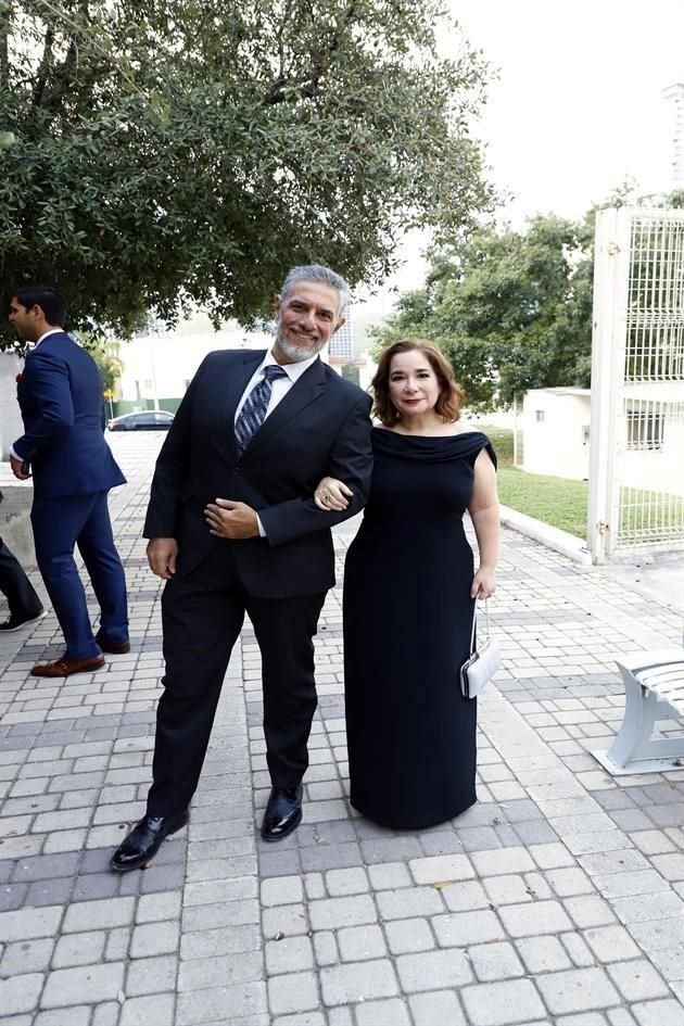 Mario Hinojosa y Gabriela de la Garza de Hinojosa