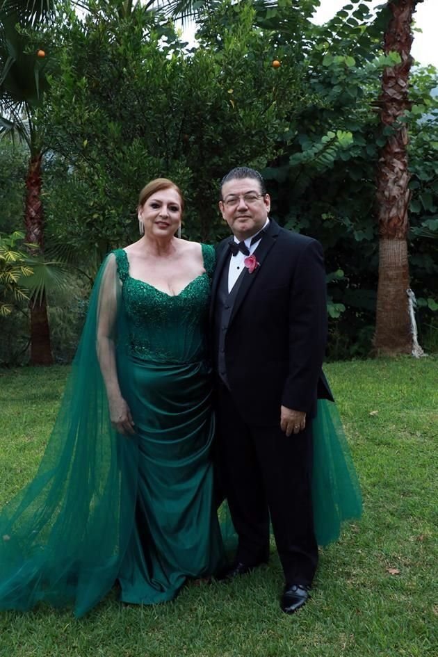 Lupita Vallejo Salinas y Jorge González Valenzuela