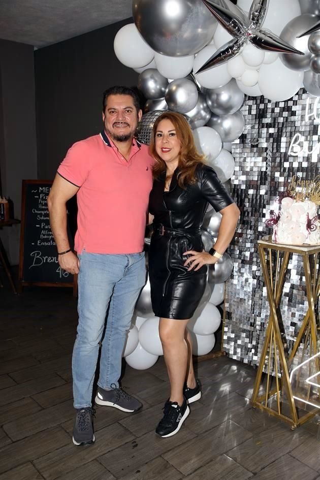 Iván Ayala y Rubi Linares