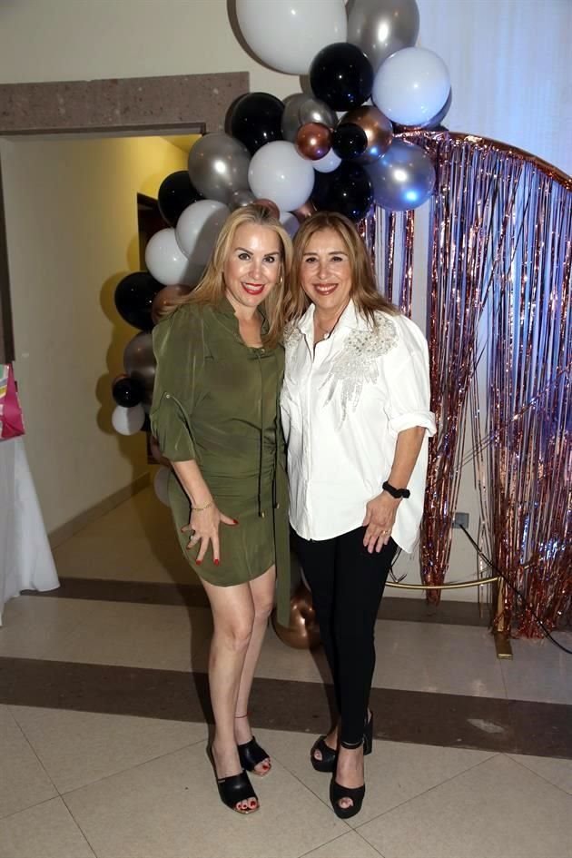 Jannette Elizondo Treviño y Rebeca Gómez