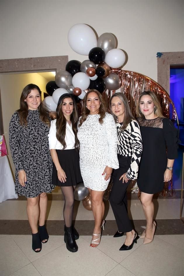 Brenda Ortíz, Gaby Quintanilla, Olga Mendoza, Nora Ortíz y Claudia Cavazos