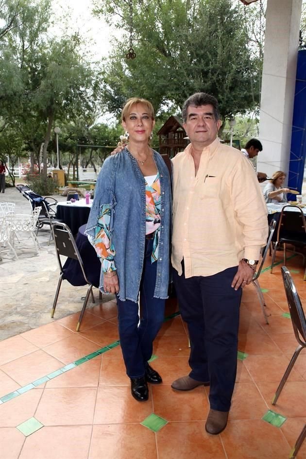 Ana Georgina González de Gámez y Jorge Gámez