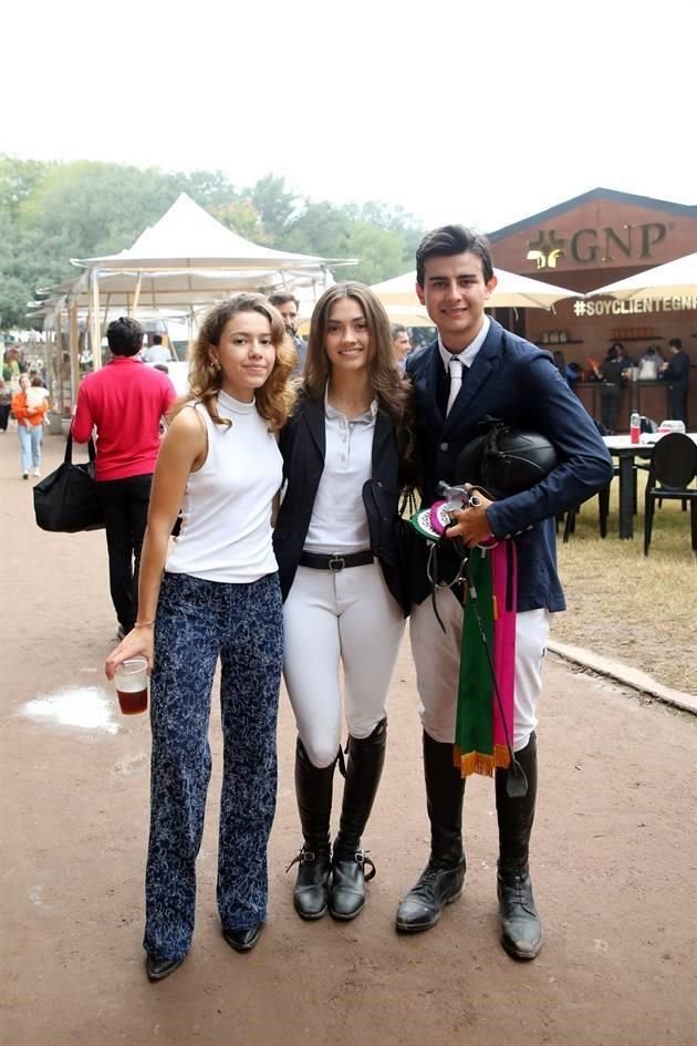 Naylea Cavazos, Emilia de la Garza y Max Guajardo