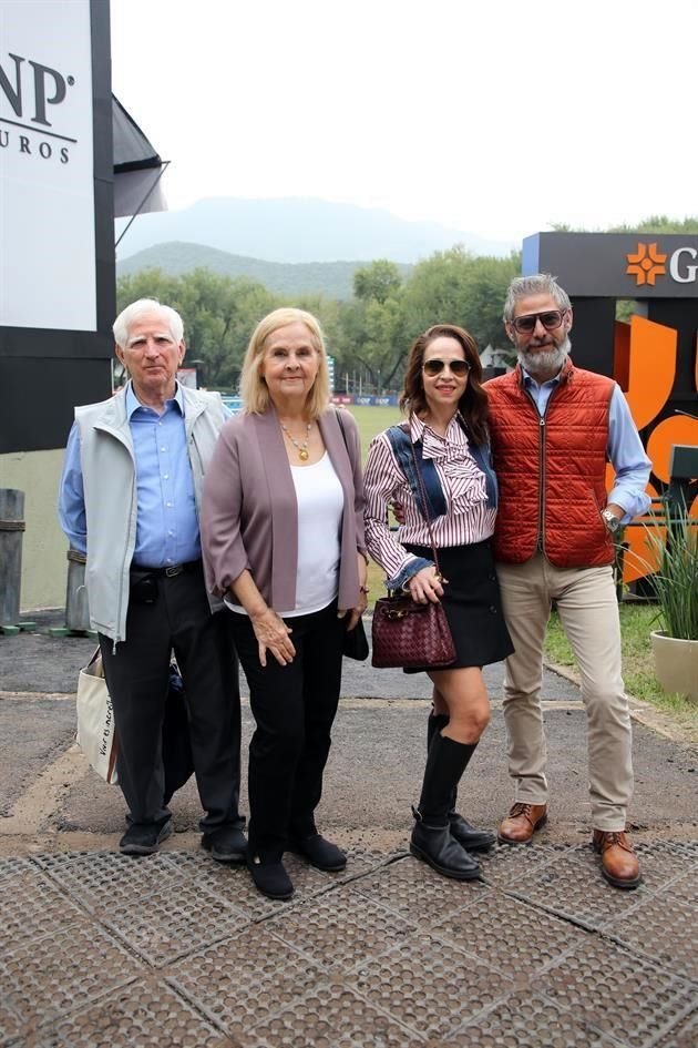 Oscar Elizondo, Linda Hinojosa de Elizondo, Gabriela Elizondo de García Iza y Federico García Iza