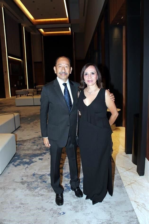 Jorge Sánchez y Sandra de Sánchez