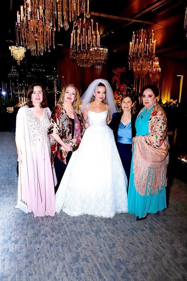 Rosaelia Garza de Bremer, Estela Páez, la novia, Margarita de la Madrid y Elsa Rodríguez