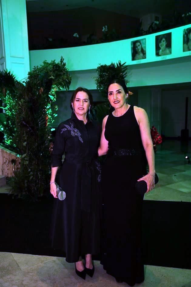 Jeannette Ravizé de Santos y Yolanda Garza