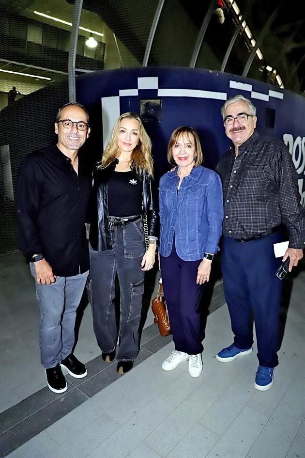 Federico Clariond, Verónica Rodríguez de Clariond, Lourdes Domene de Clariond y Benjamín Clariond