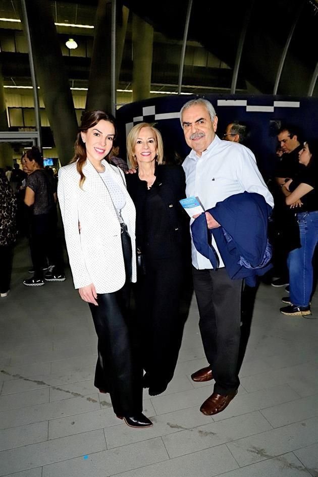 Lily Garza, Lupita de Garza y Humberto Garza