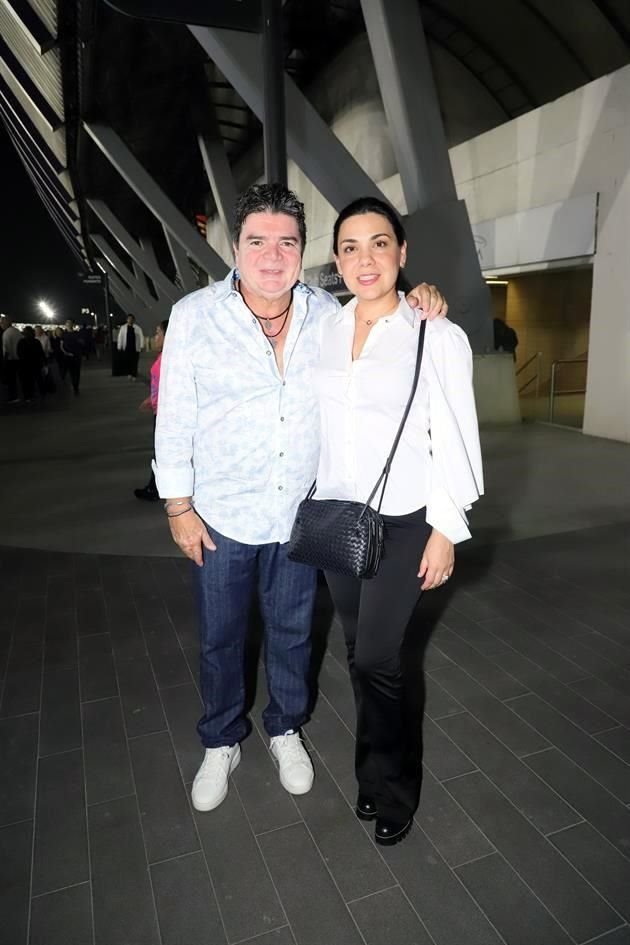 Eduardo Cavazos y Karla Flores de Cavazos