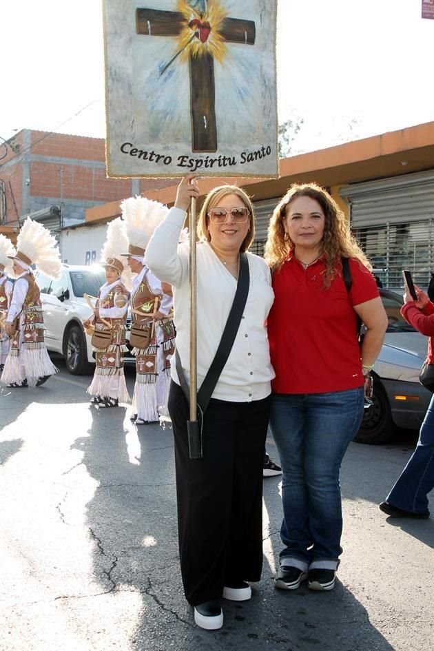 Ale Nájera, coordinadora del Centro Espíritu Santo Apostolado de la Cruz Sección Señoras, y Lorena Bustos.