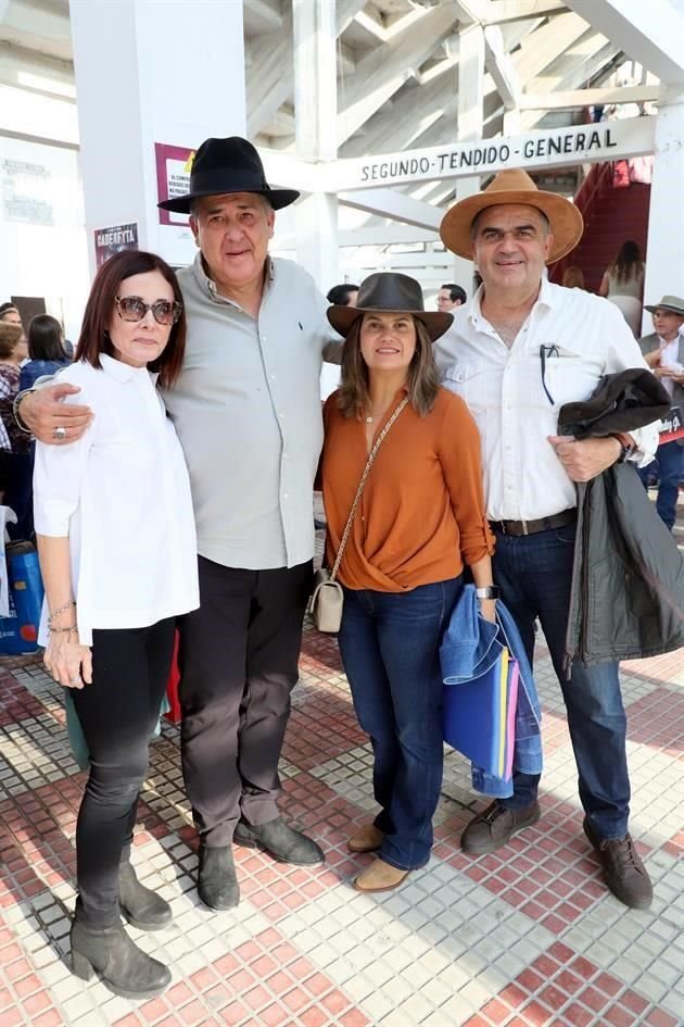 Gabriela Valdés de Abramo, José Alberto Abramo, Claudia de la Garza de Canales y Patricio Canales