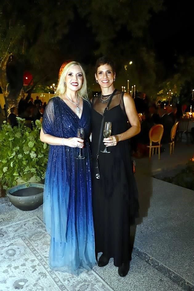 Mónica Orozco de Sanz y Melissa Orozco de Murillo