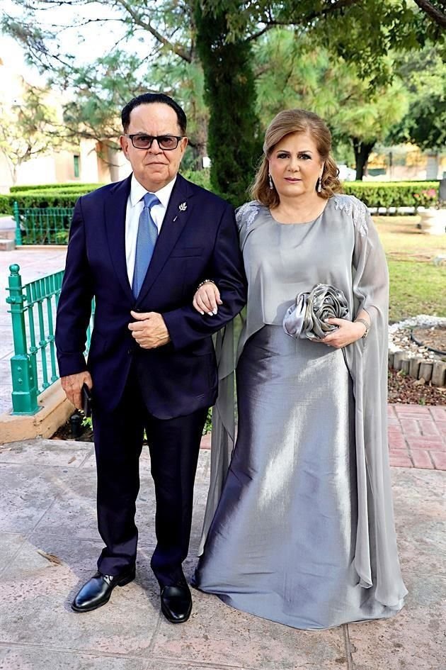 Jesús González y Gabriela Porte de González