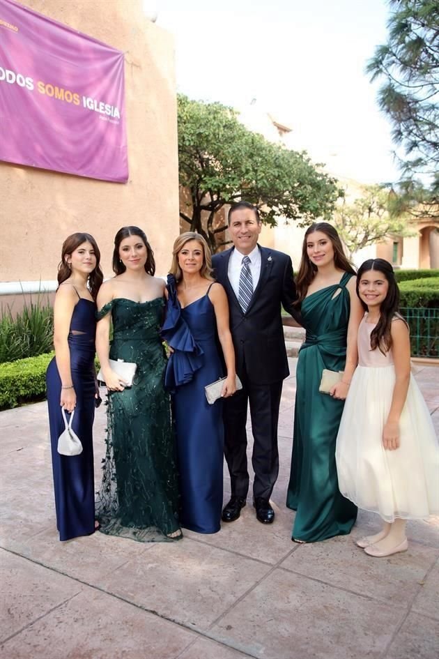 Roberta Maldonado, Eugenia Maldonado, Maru González de Maldonado, Mauricio Maldonado, Fernanda Maldonado y Cordelia Maldonado