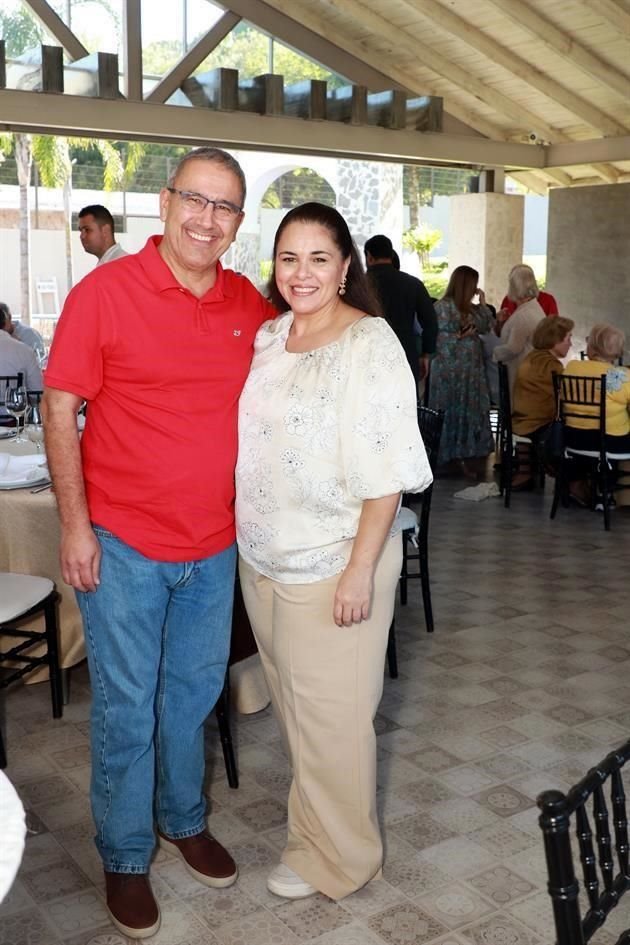 Felipe Flores Guerra y Cecilia Aguilar de Flores