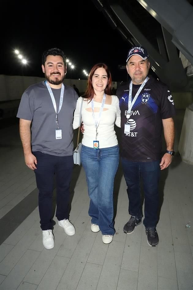 Carlos Ramírez, Ana Victoria Flores y Ángel Garza