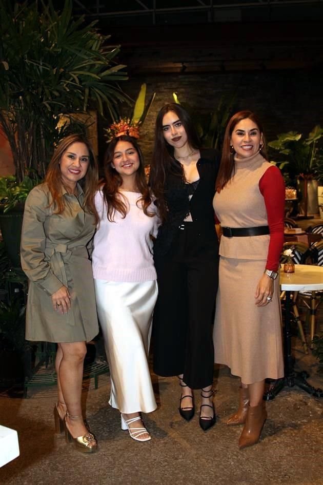 Celeste Prado de Flores, Abril Flores, Ana Treviño y Lety de Treviño