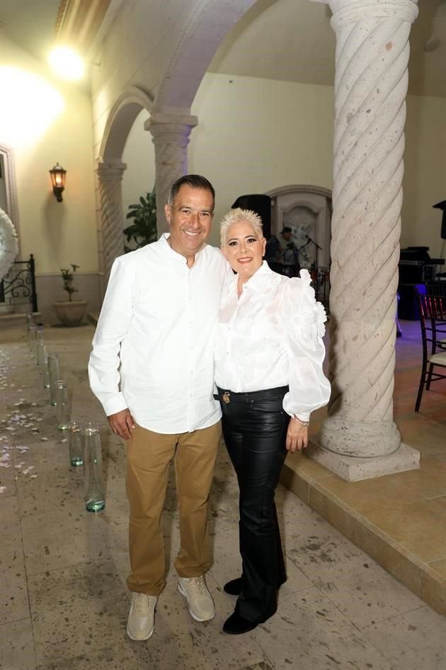 Rogelio Vela García y Patricia Cantú de Vela