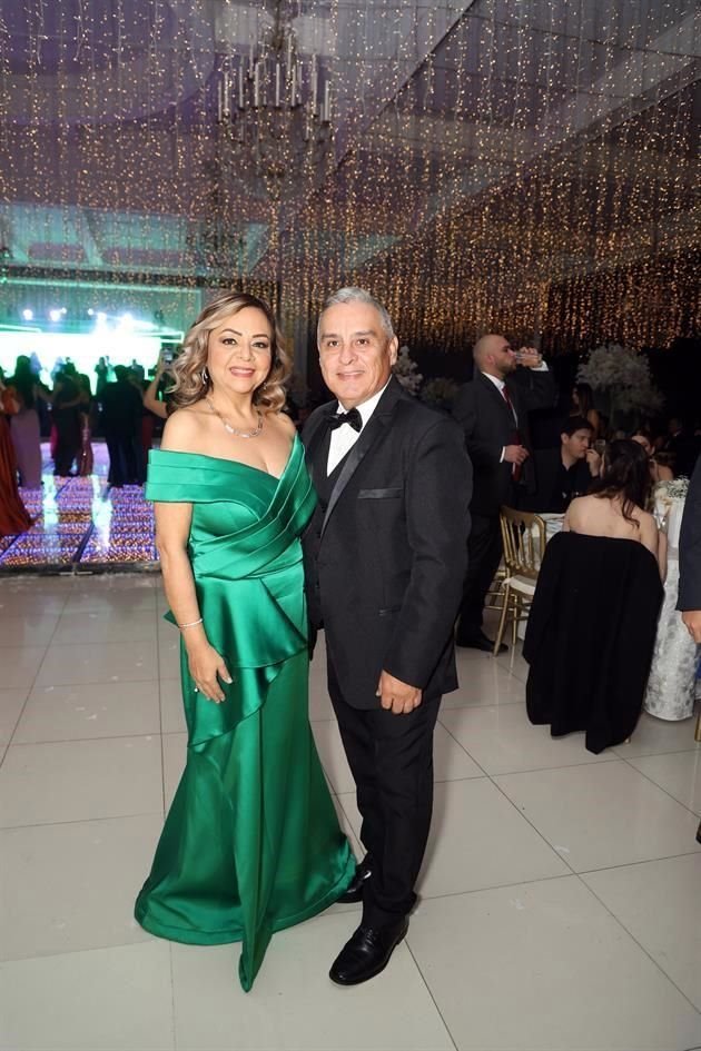 Mirna Hernández y Alejandro Vega