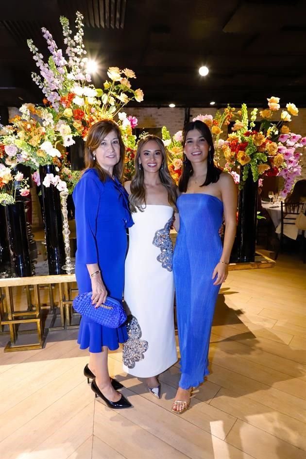 Dulce Mena, la novia y Marcela Cantú