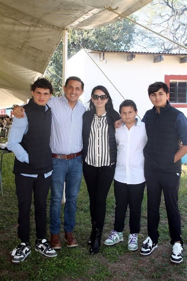 Mateo Ayala, Víctor Ayala, Miriam Villarreal, Mariano Ayala y Mauro Ayala