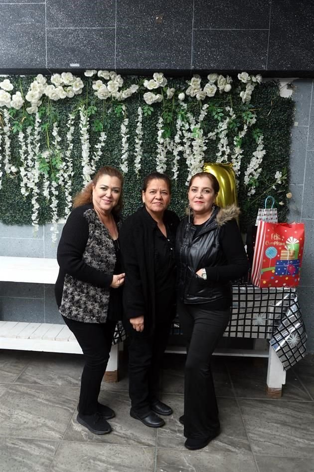 Isabel Serna, Dolores Serna y Leticia Serna