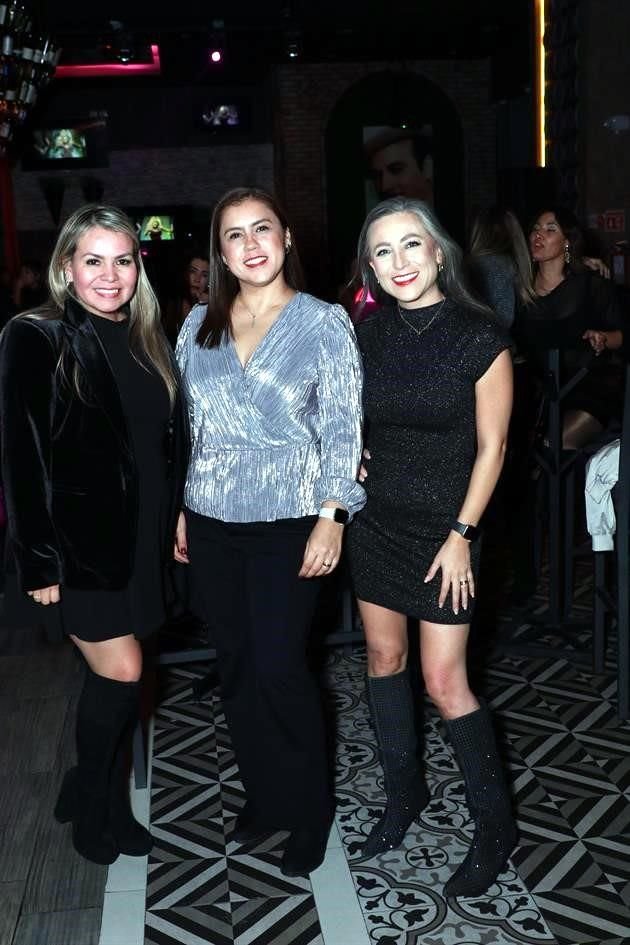 Alice Torres, Mayela Tamez y Priscila Arreozola de Evans