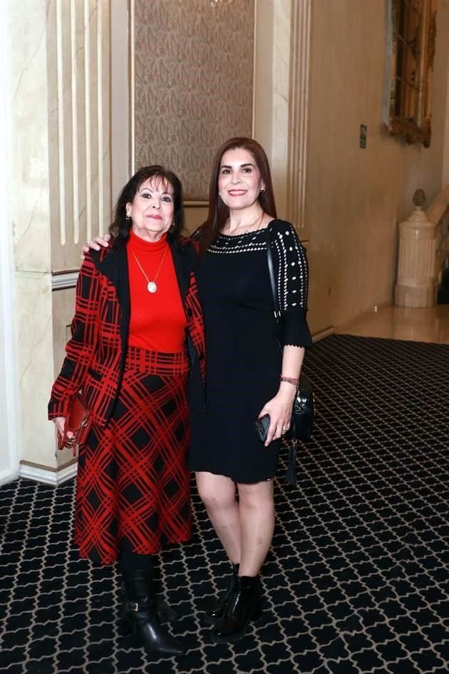 Thelma Serrato y Carmen Córdova