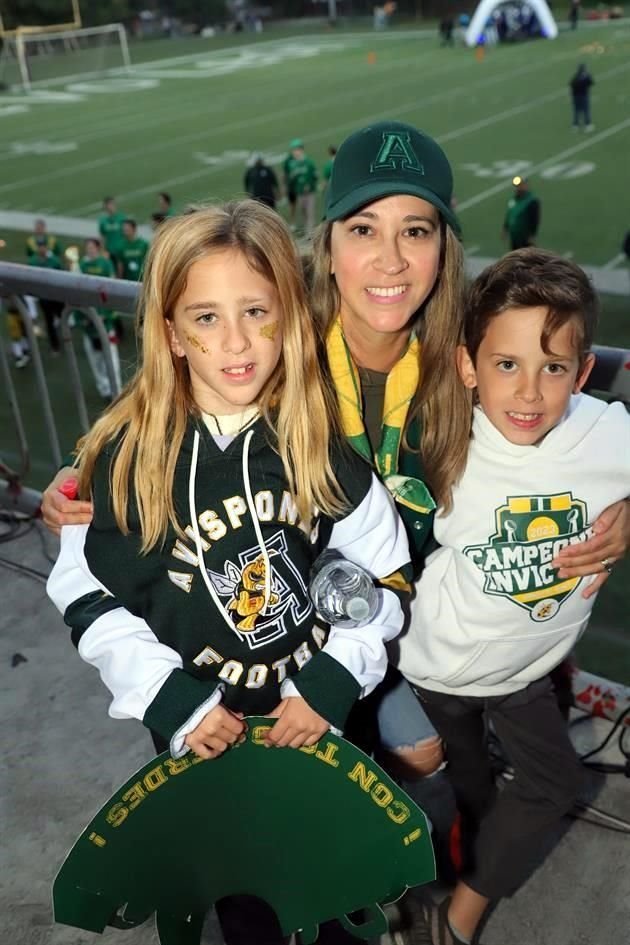 Cata Santos, Caty Treviño y Diego Santos