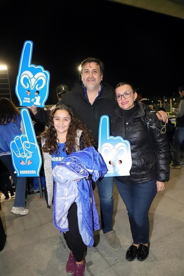 Carlota Fernández, Sergio Fernández y Marsella González