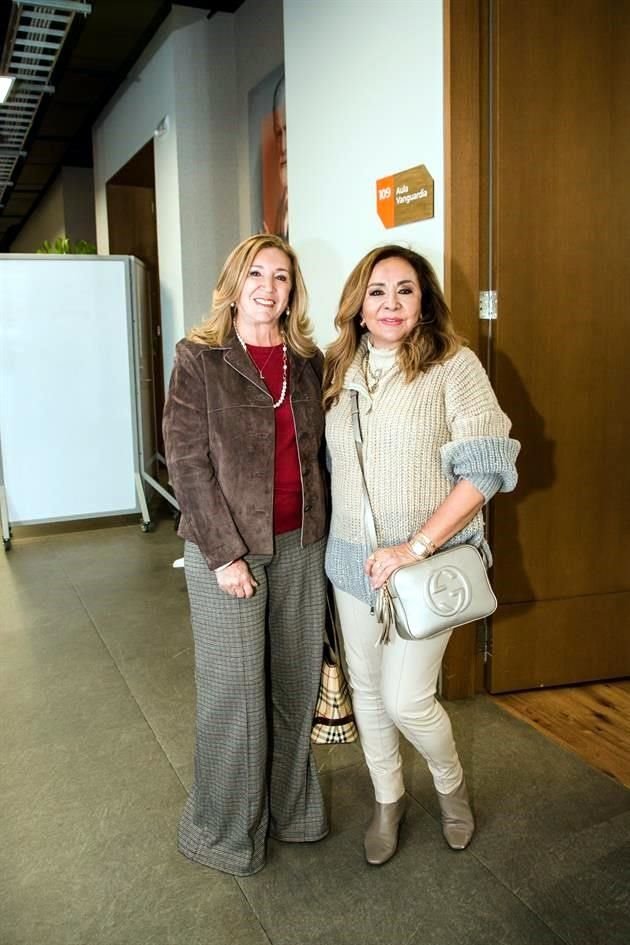 Regina Farías y Lorena Farías de De la Garza