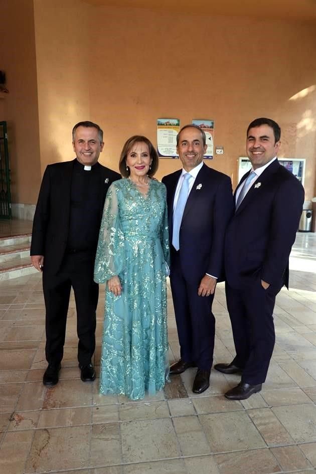 Padre Benjamín Clariond Domene L.C., María de Lourdes Domene de Clariond, Federico Clariond y David Clariond