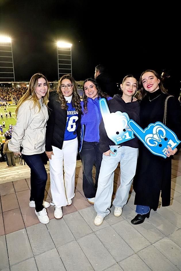 Fernanda González, Ximena González, Regina Velasco, María José Berlanga y Gabriela Corral