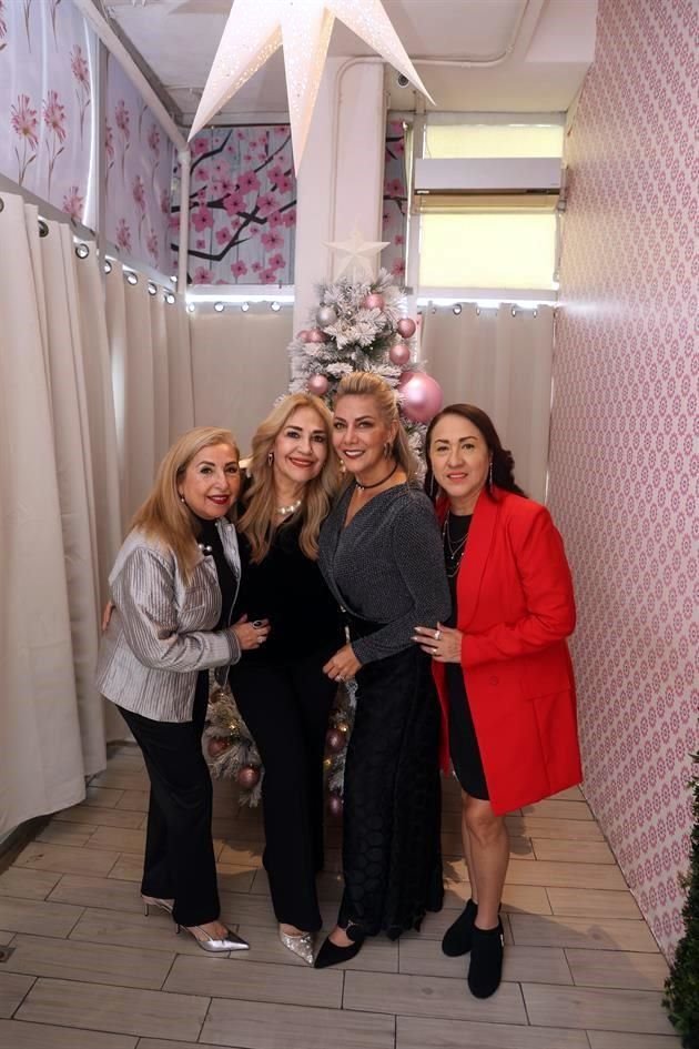Mary Flores, Sandra Torres, Lucy Torres y Fina Romero
