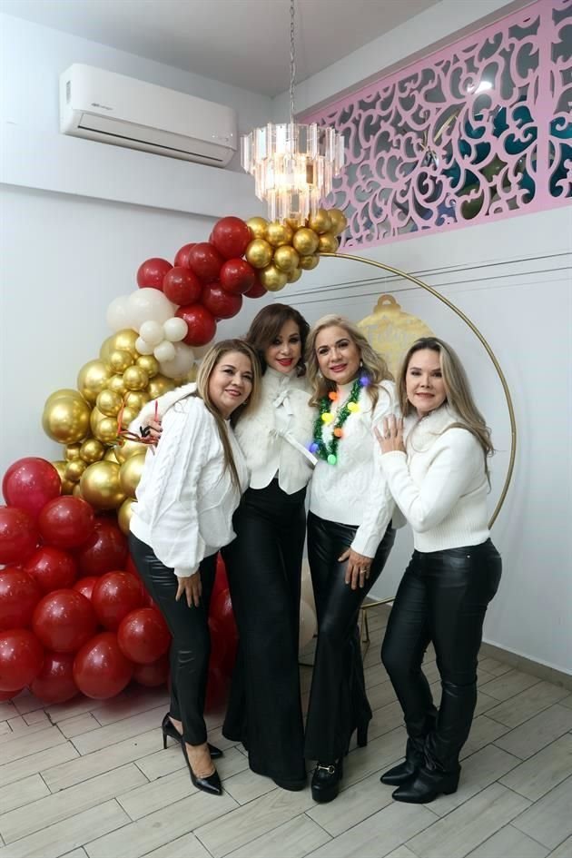 Silvia Martínez, Ana Bertha Silva, Carmen Garza y Claudia Garza