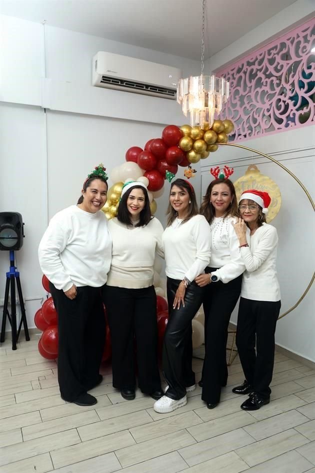 Vanessa Bautista, Brenda Leal, Lorena González, Jéssika Contreras y Rosy Treviño