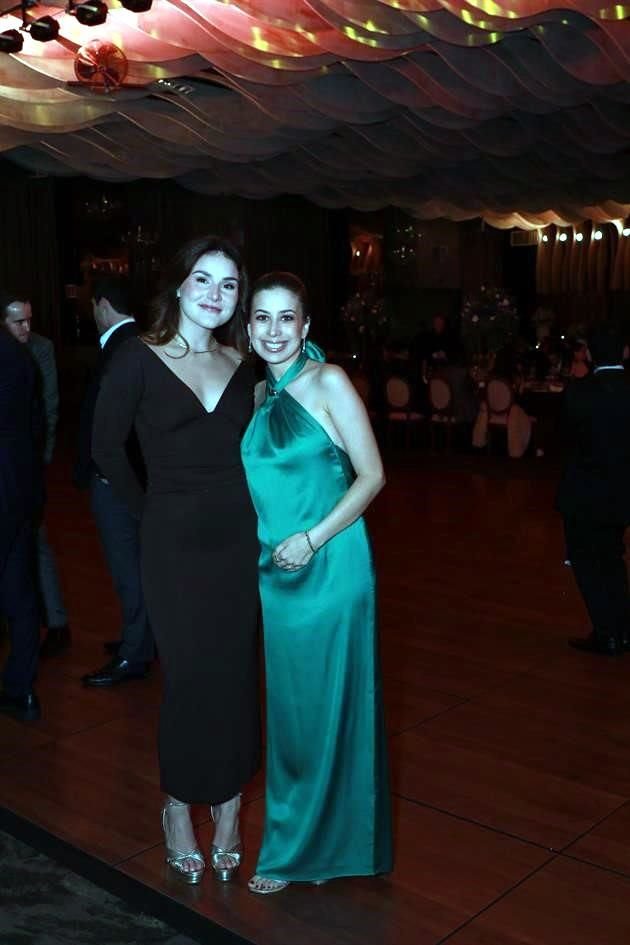 Paulina Garza y Gina Bazán