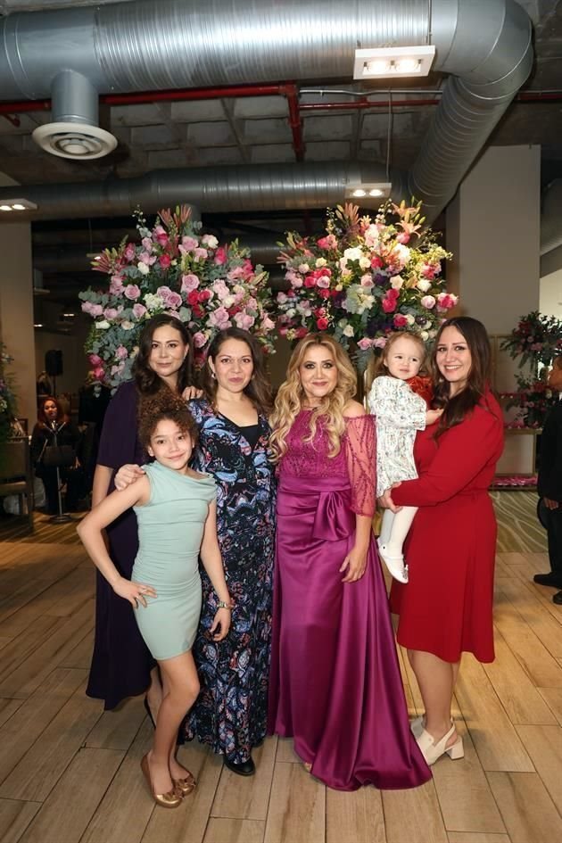 Rosy Soto de Castorena y familia