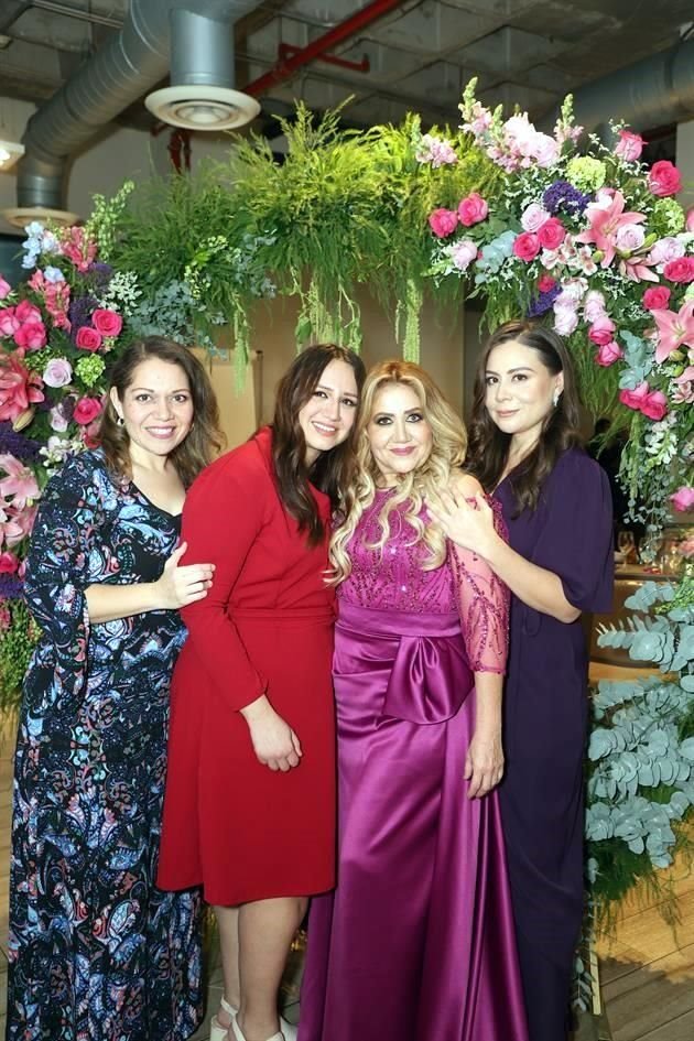 Jéssica Castorena, Melissa Castorena, Rosy Soto de Castorena y Lisseth Castorena