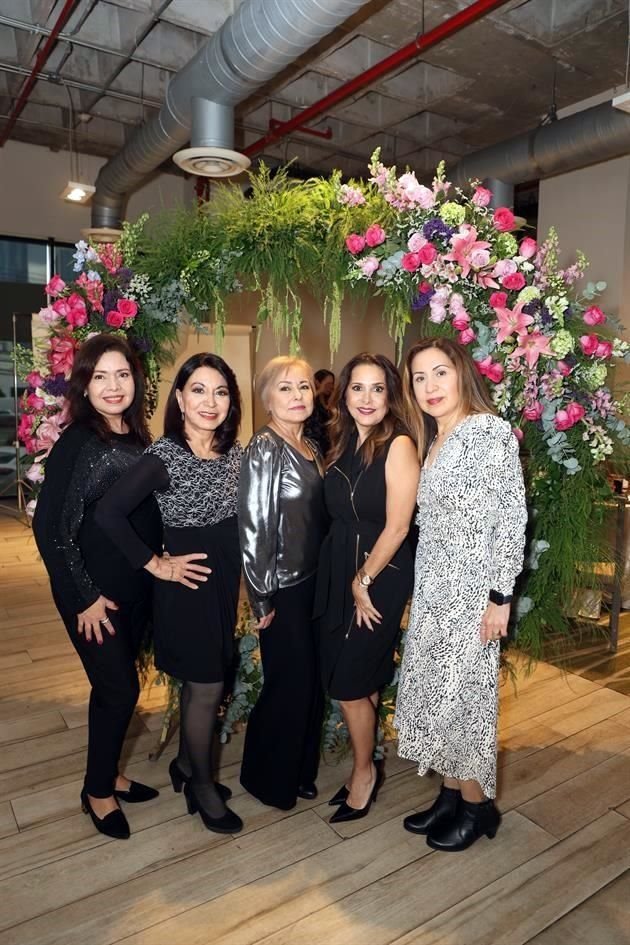 Mary Alcántar, Consuelo Ruiz, Mary Cerda, Gaby Ruiz y Carolina Pérez