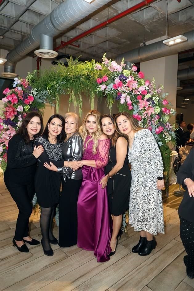 Mary Alcántar, Consuelo Ruiz, Mary Cerda, Rosy Soto de Castorena, Gaby Ruiz y Carolina Pérez