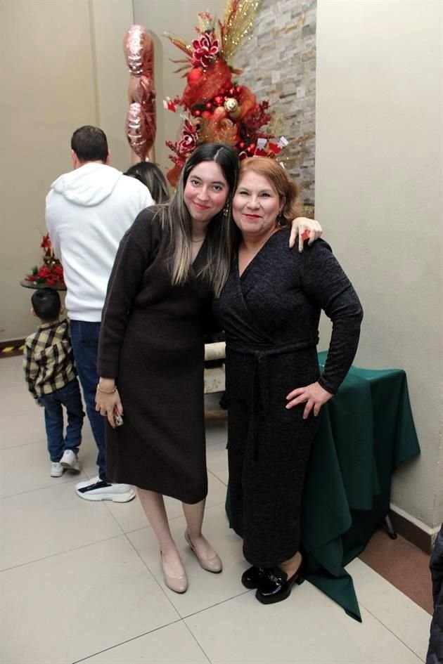 Gabriela Cavazos y Alma Delia Carrera