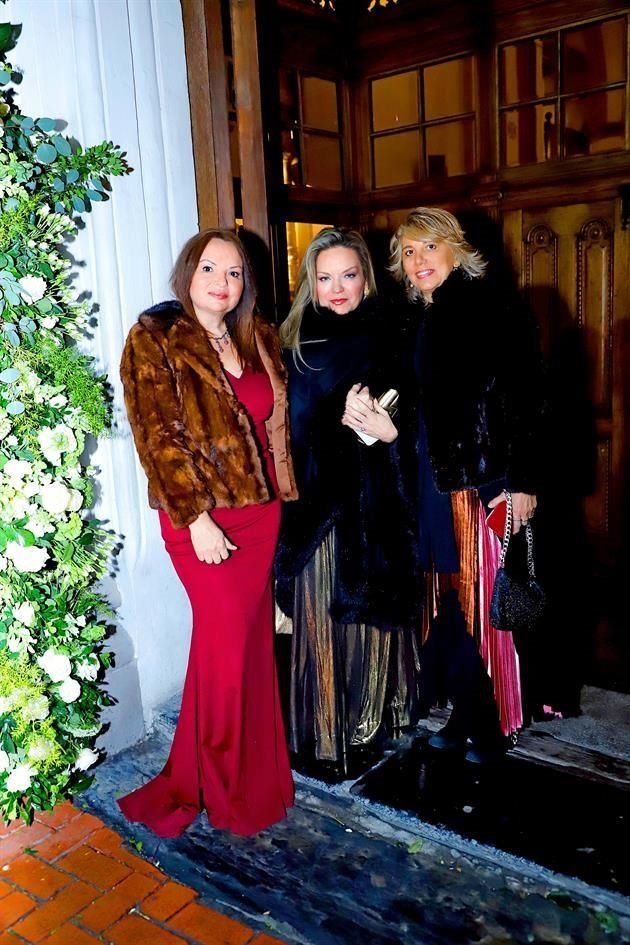 Tania Canales de García Noriega, Mamelú Herrera de Sada y Rebeca Garza Buerón
