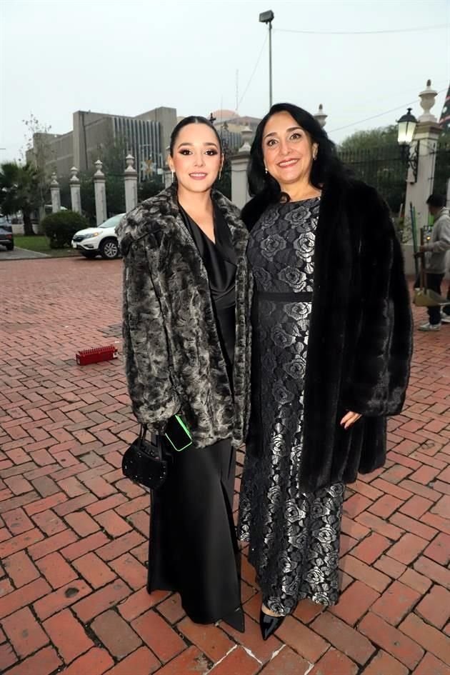 Camila Arechavala y Delia Vallejo