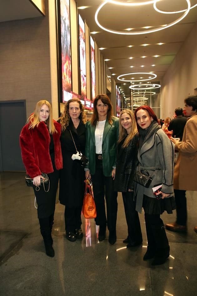 Gaby Espinosa de Kuri, Karla Ferrigno de Jiménez, Rosa María Oliver de Blanco, Érika Lankenau de Ortiz y Mónica García de Moyeda