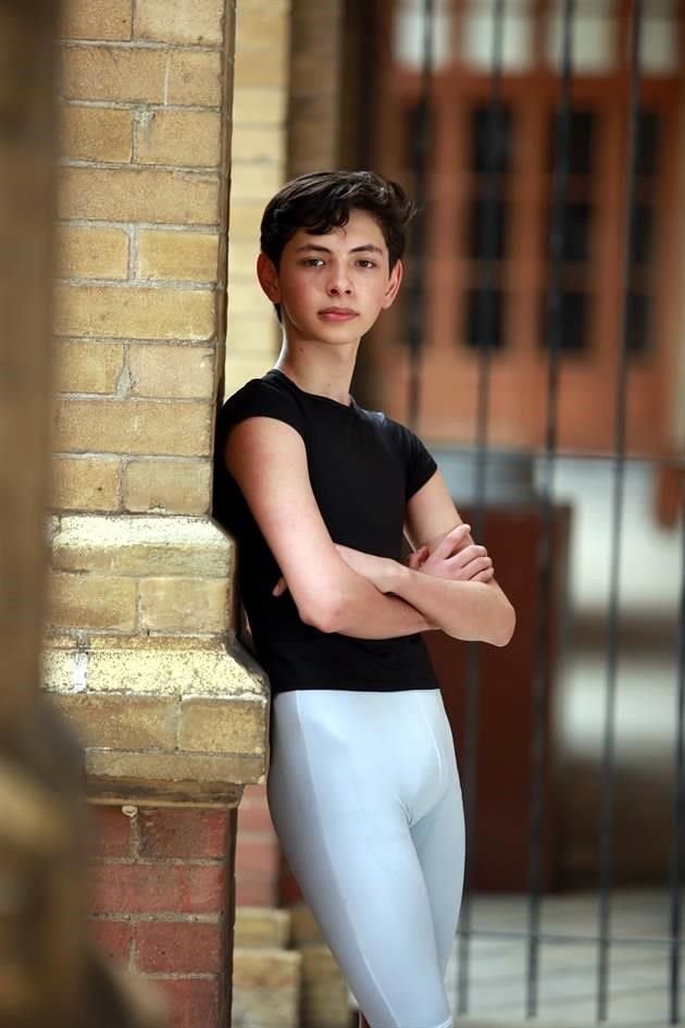 René Julián Garza, alumno de La Superior, ganó una beca para estudiar en la Academia Princesa Grace, una de las de más prestigio mundial en su tipo.