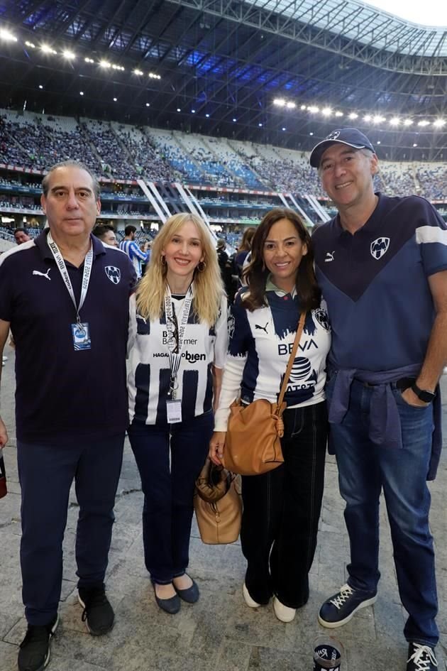 Alberto Garza Zambrano, Lorena Gutiérrez de Garza, Emma Hernández de Madero y Daniel Madero