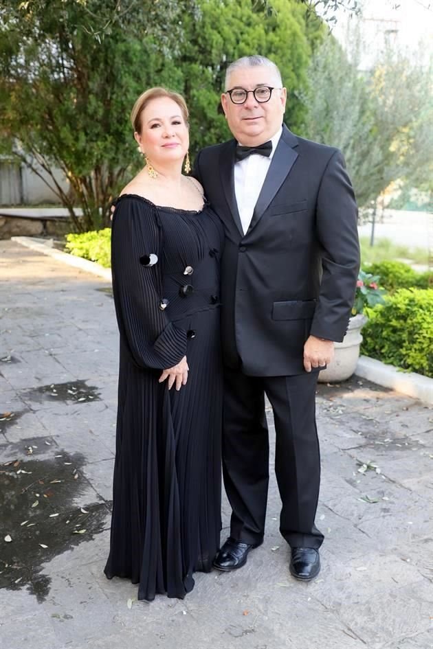 Alma Nora González de García y Gerardo García